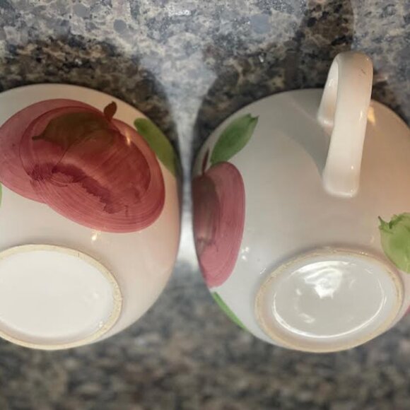 Vintage Rio Stetson Mugs: Red Apple & Green Leaf Design - Picture 10 of 12